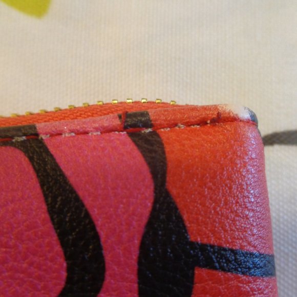 Betsey Johnson Red Rose Floral Wristlet Wallet - Picture 4 of 10